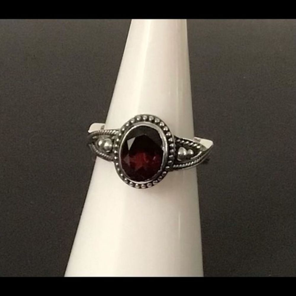 Vintage Garnet Sterling Silver‎ Ring Size 6.